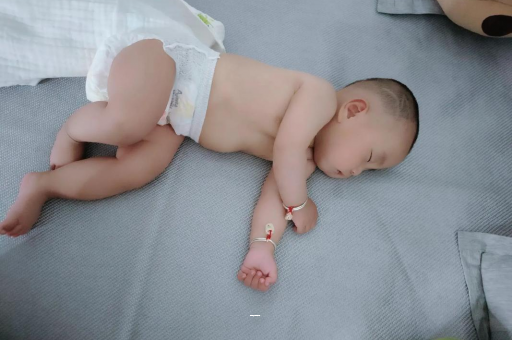 昭通宝宝先长上牙还是下牙